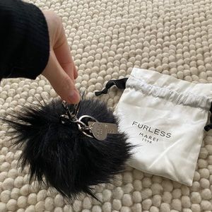Marei1998 black faux fur keychain pouf